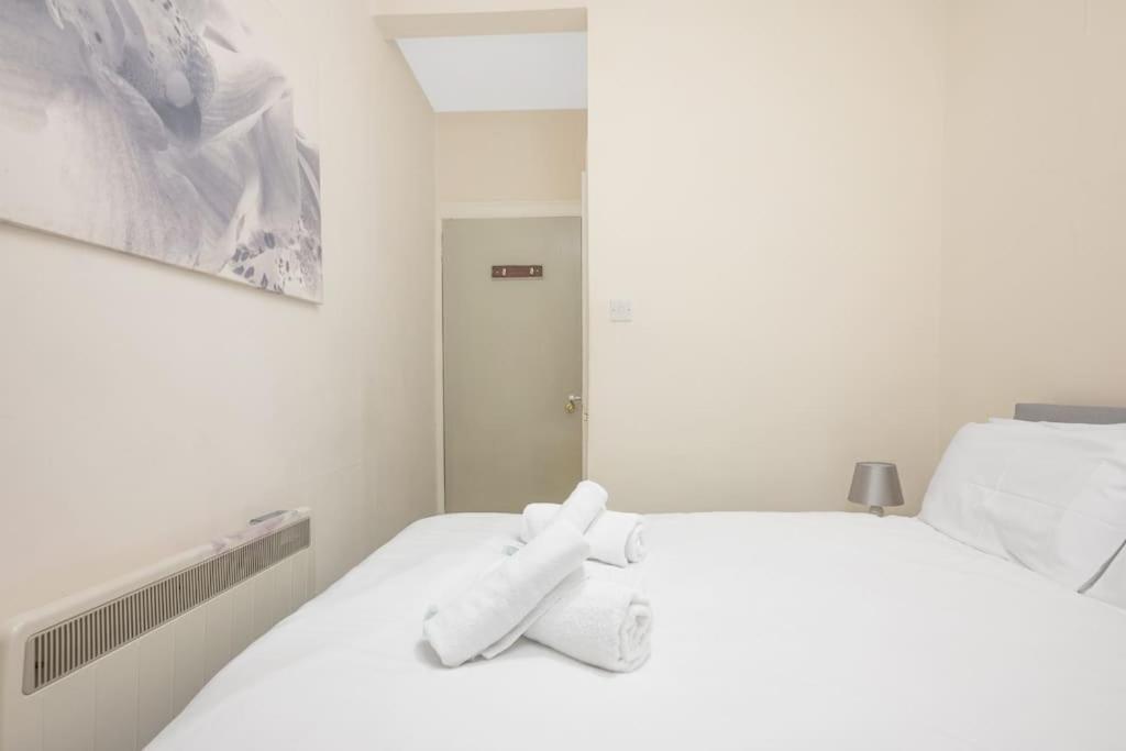 Two Bedroom Apartment-Central Edinburgh-Old Town-Licensed Edimburgo Exterior foto