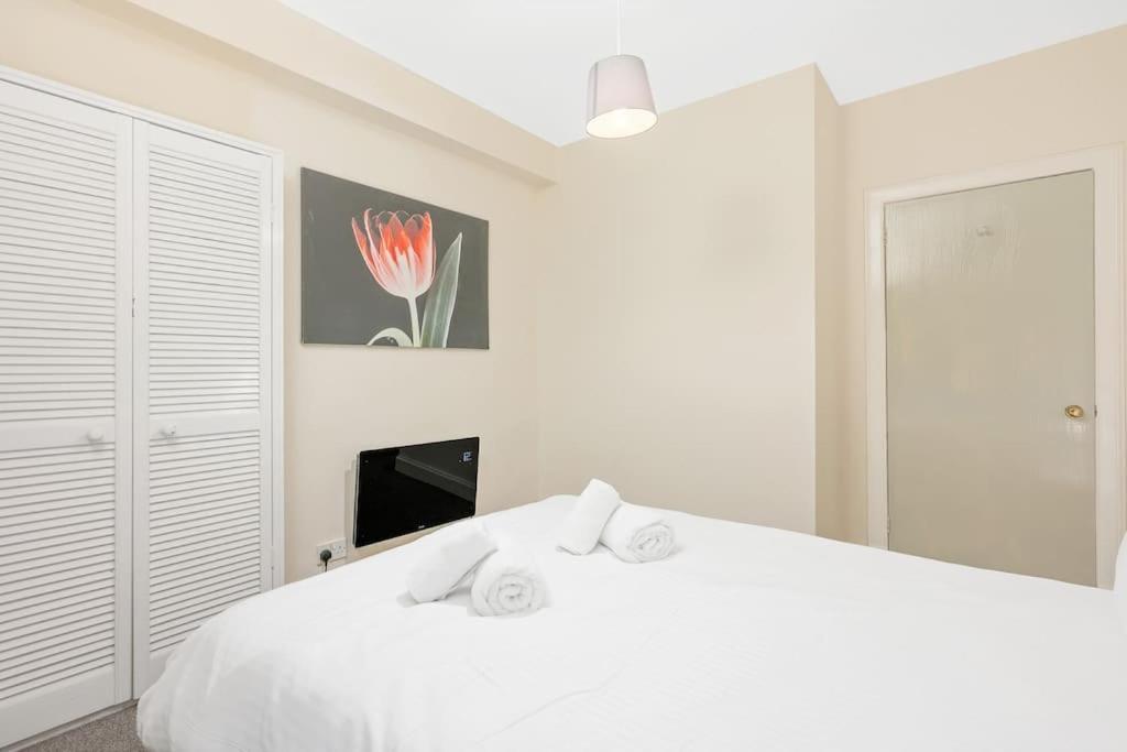 Two Bedroom Apartment-Central Edinburgh-Old Town-Licensed Edimburgo Exterior foto