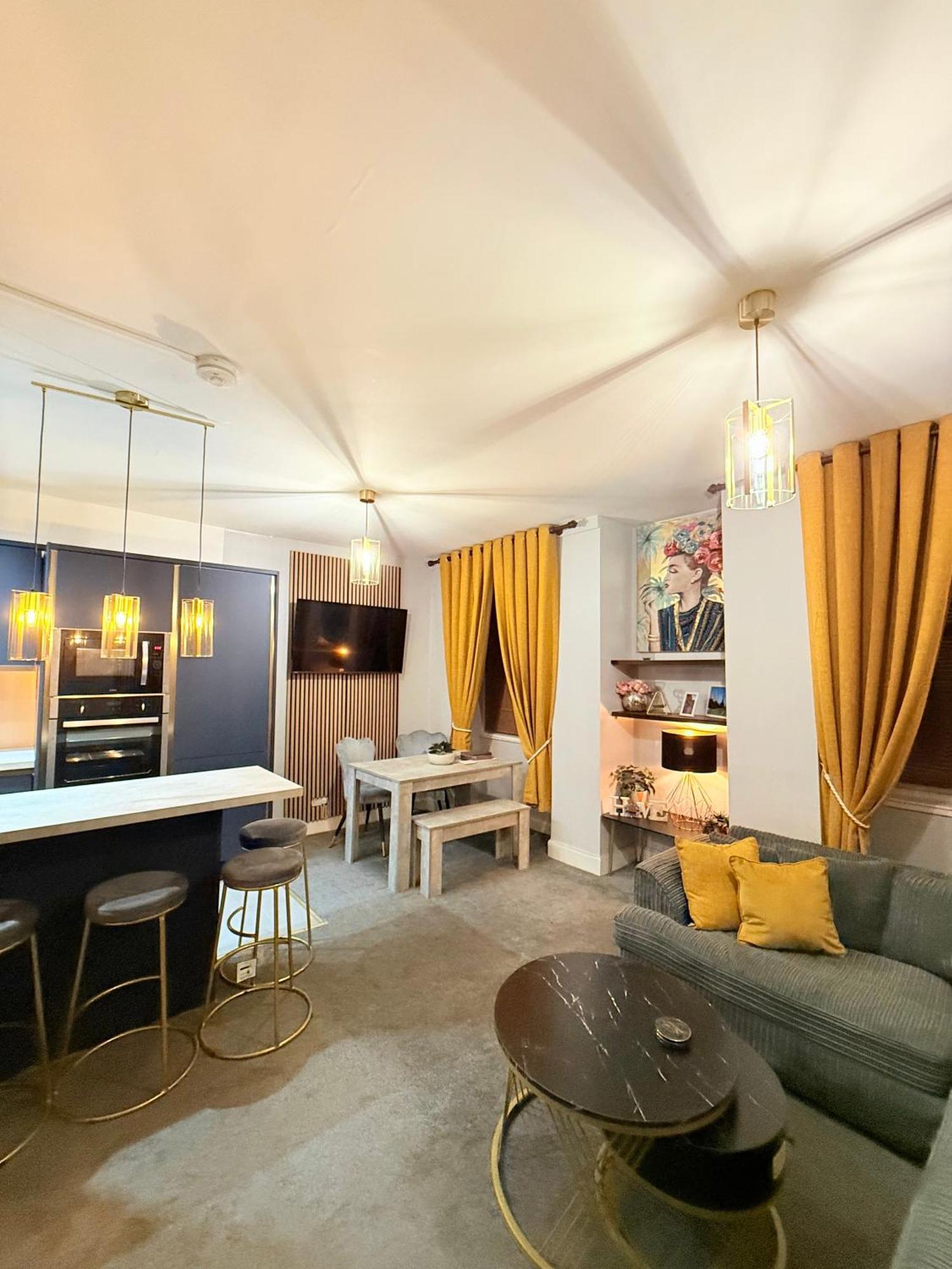 Two Bedroom Apartment-Central Edinburgh-Old Town-Licensed Edimburgo Exterior foto