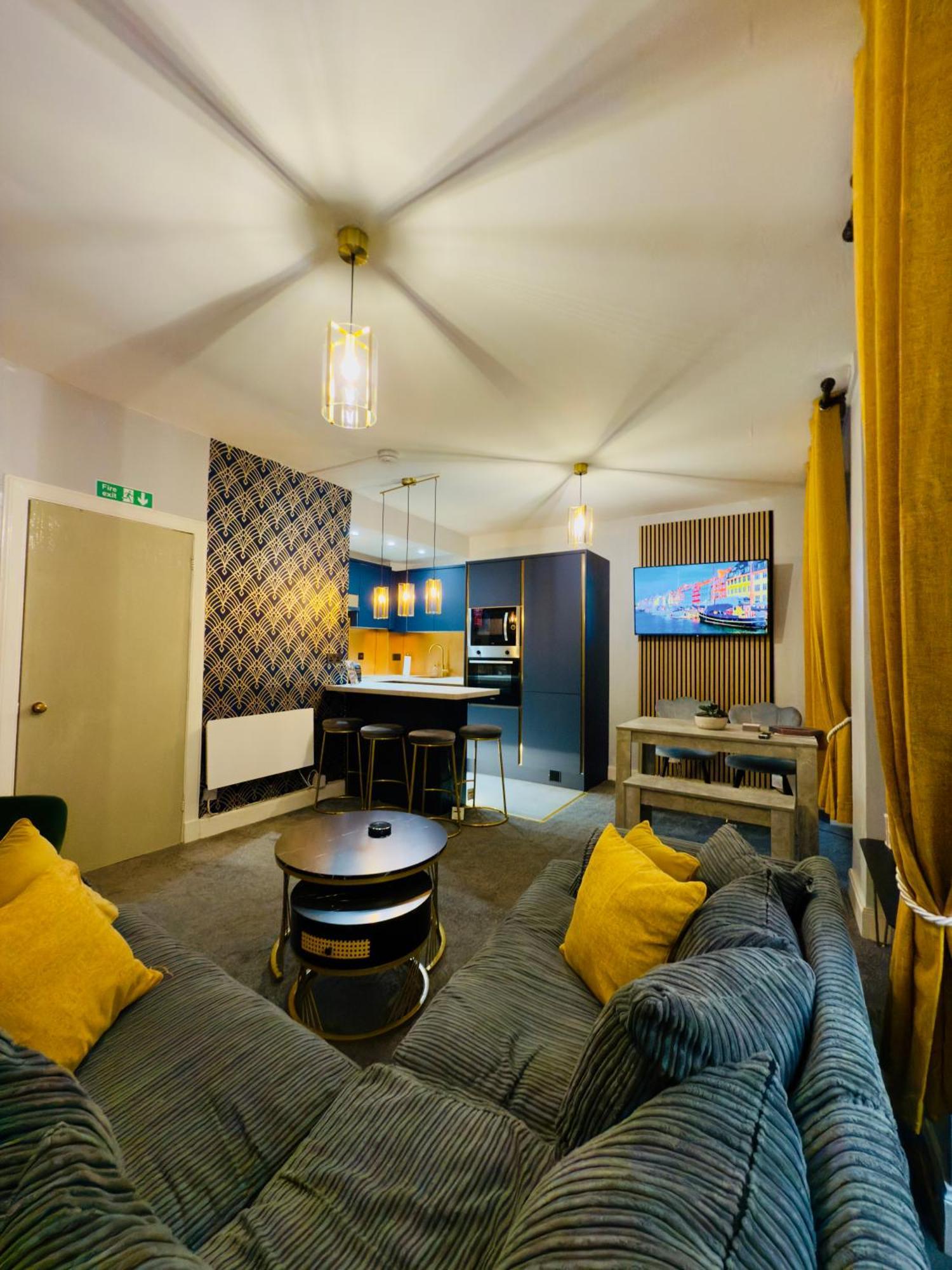 Two Bedroom Apartment-Central Edinburgh-Old Town-Licensed Edimburgo Exterior foto